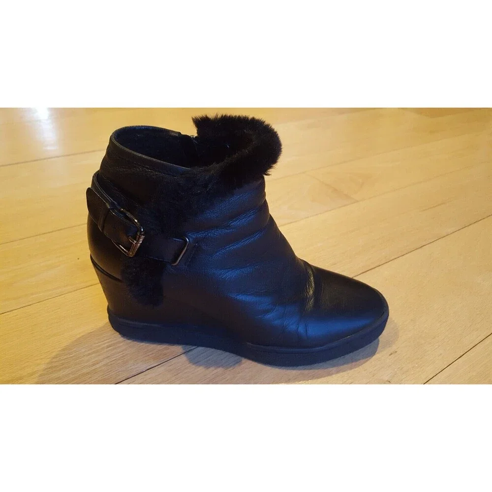 Aquatalia ‎ BLACK WEDGE Leather Women's Ankle  Boots, zip, fur trim  size 8